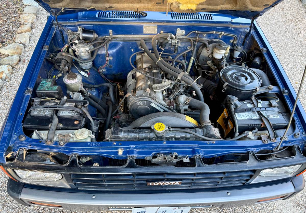 Toyota-pickup-truck-diesel-1985-blue-12