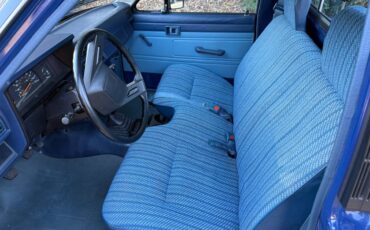 Toyota-pickup-truck-diesel-1985-blue-13