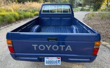 Toyota-pickup-truck-diesel-1985-blue-14