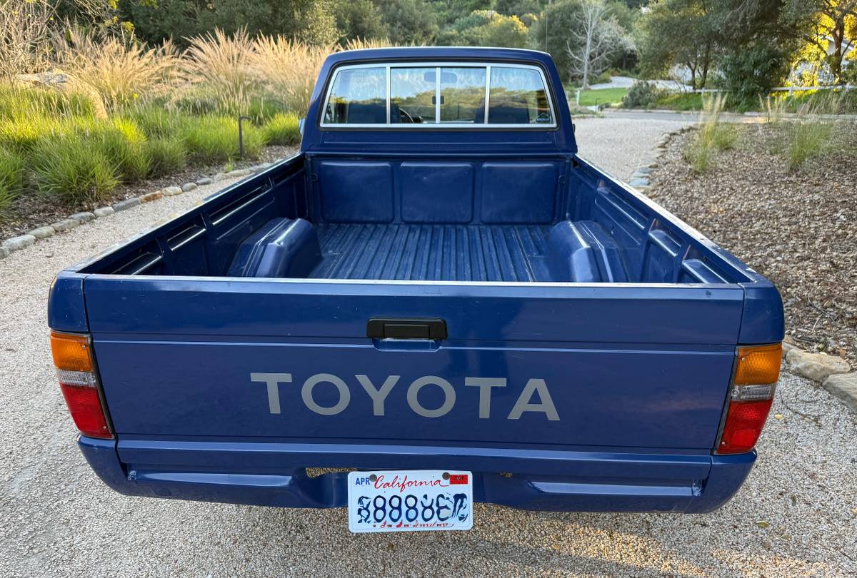 Toyota-pickup-truck-diesel-1985-blue-14