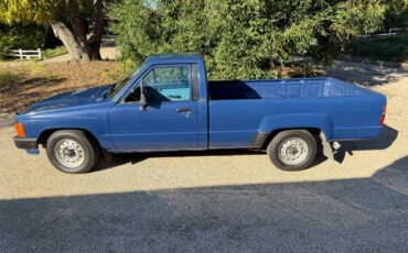 Toyota-pickup-truck-diesel-1985-blue-18
