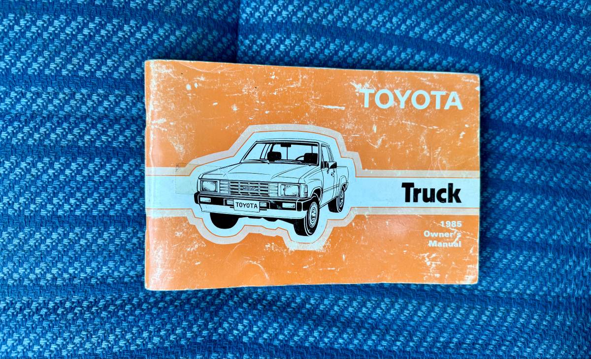 Toyota-pickup-truck-diesel-1985-blue-19