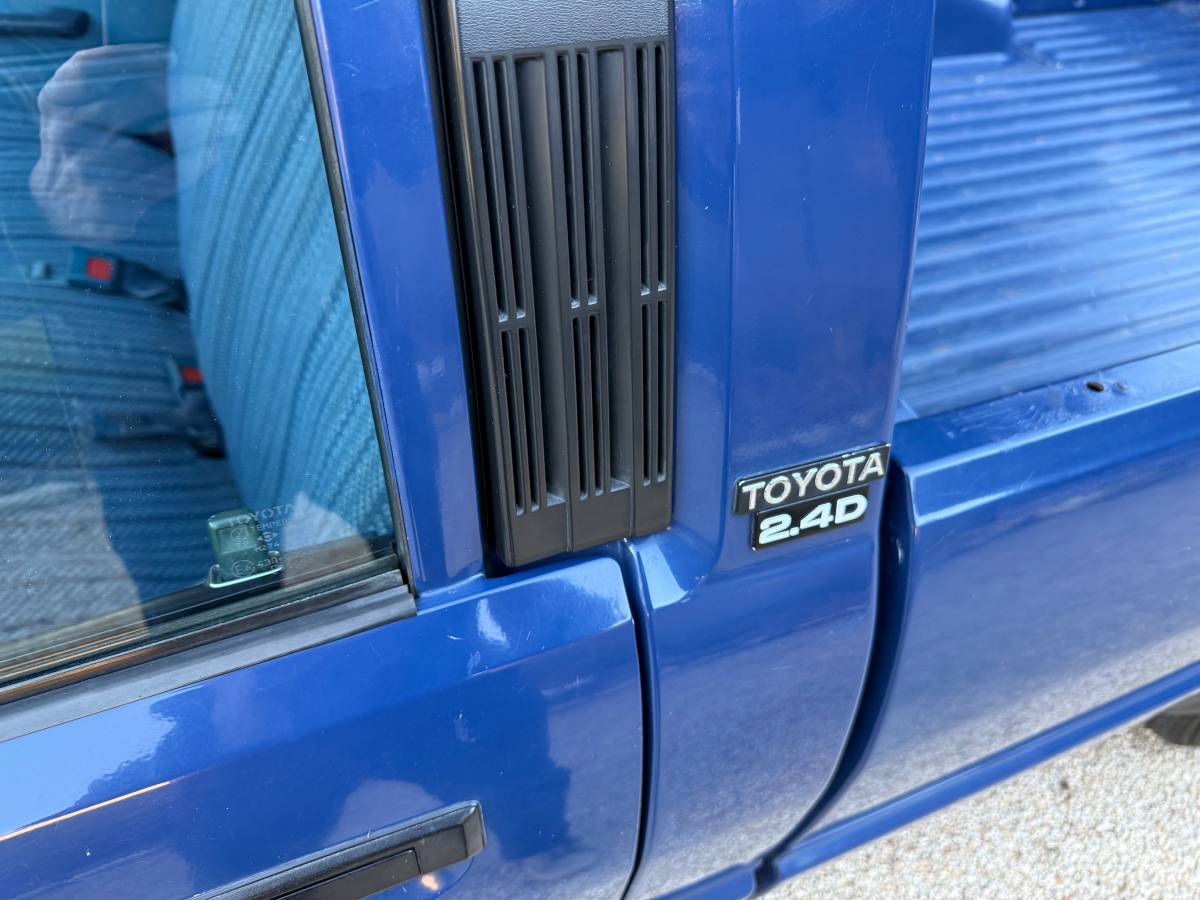 Toyota-pickup-truck-diesel-1985-blue-2