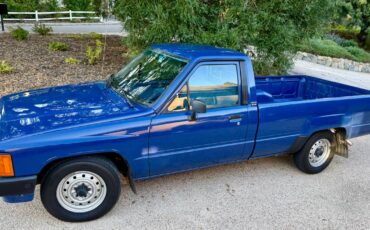 Toyota-pickup-truck-diesel-1985-blue-3