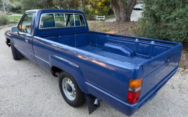 Toyota-pickup-truck-diesel-1985-blue