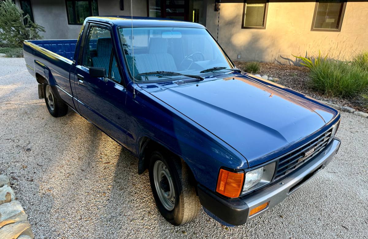 Toyota-pickup-truck-diesel-1985-blue-5