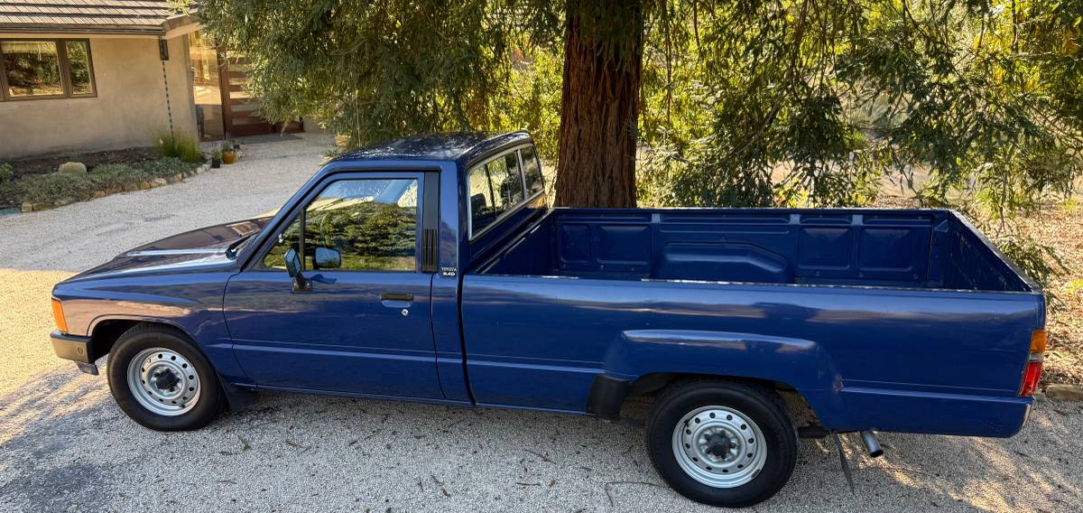 Toyota-pickup-truck-diesel-1985-blue-6