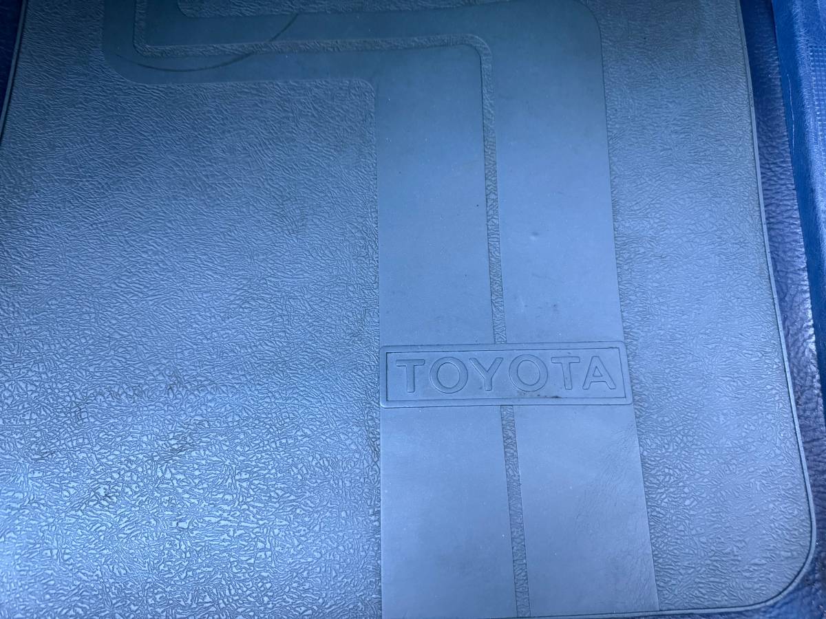 Toyota-pickup-truck-diesel-1985-blue-7