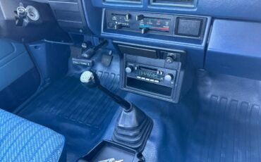 Toyota-pickup-truck-diesel-1985-blue-8