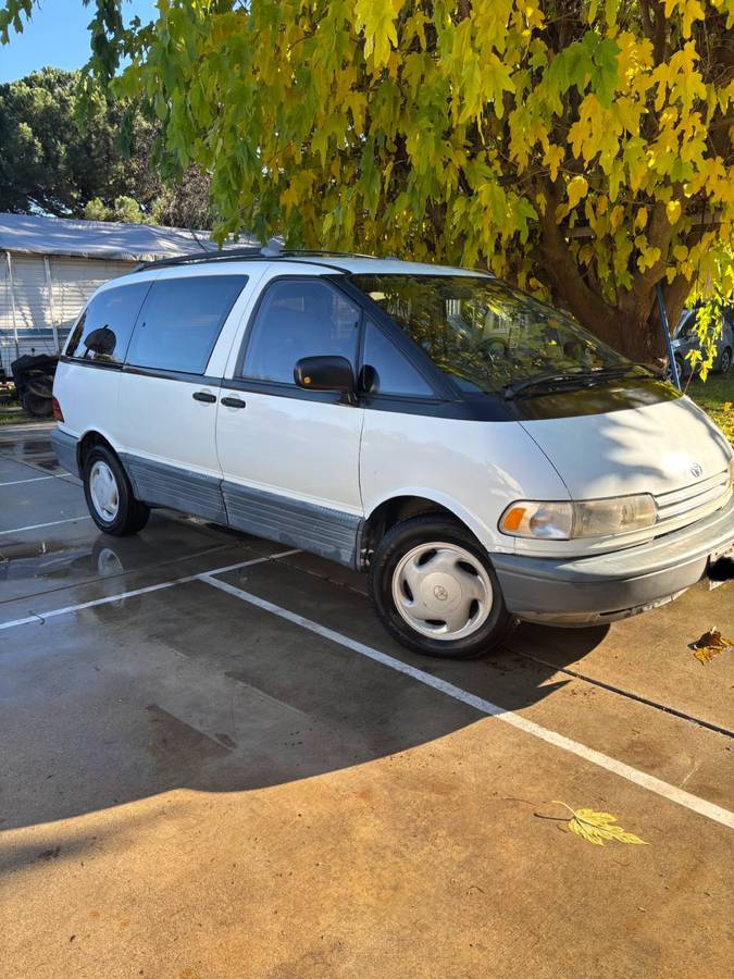 Toyota-previa-1993-white-1