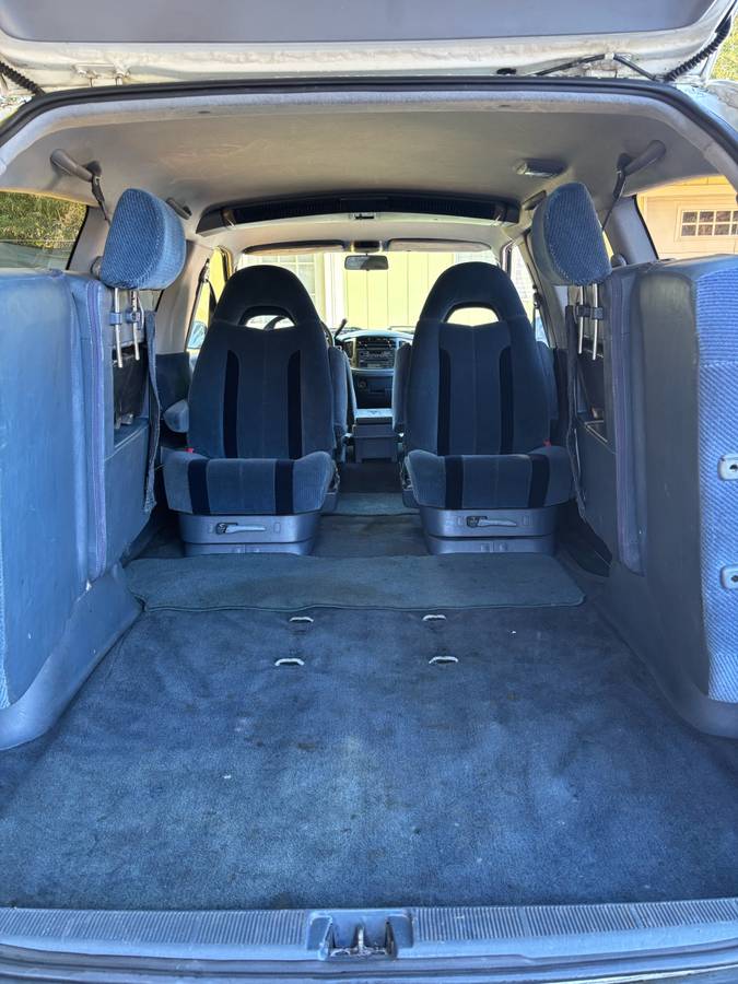 Toyota-previa-1993-white-3