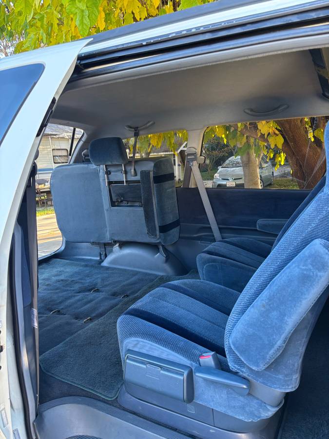 Toyota-previa-1993-white-4