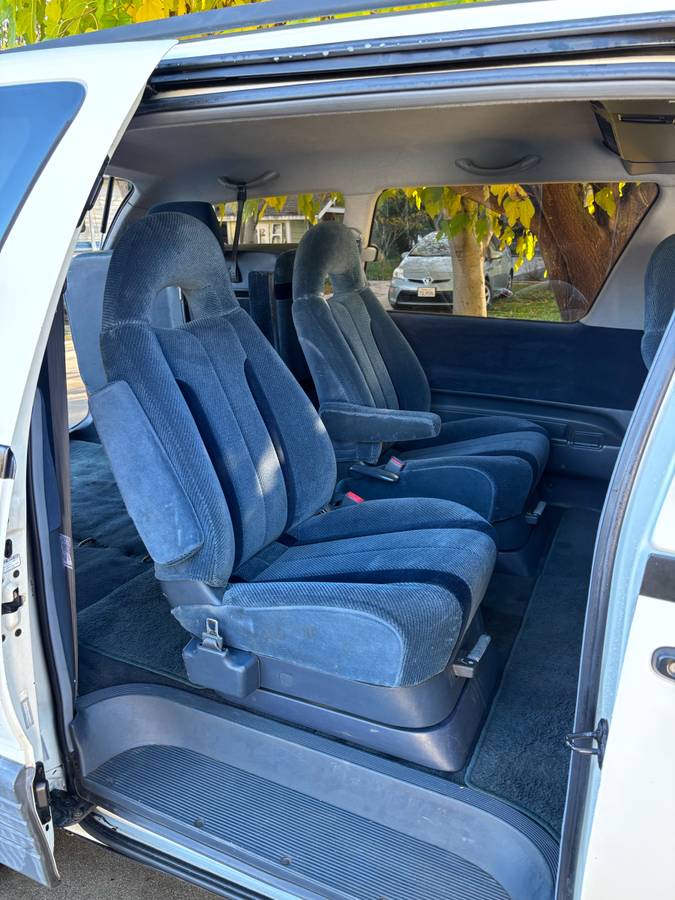Toyota-previa-1993-white-5