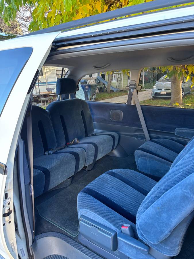 Toyota-previa-1993-white-8