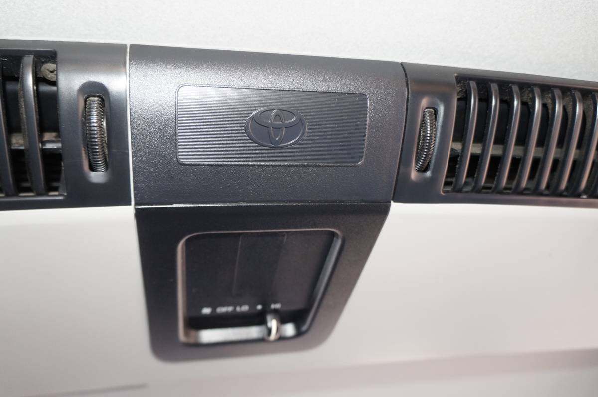 Toyota-previa-1995-white-18