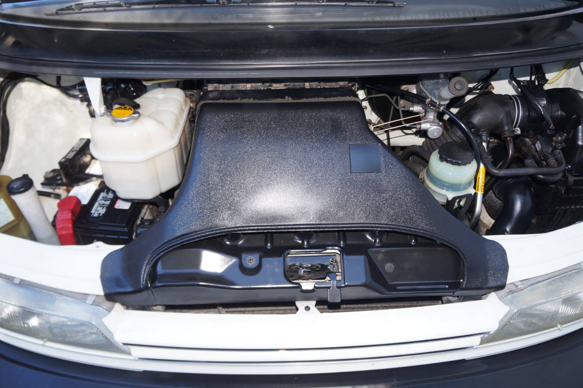 Toyota-previa-1995-white-21