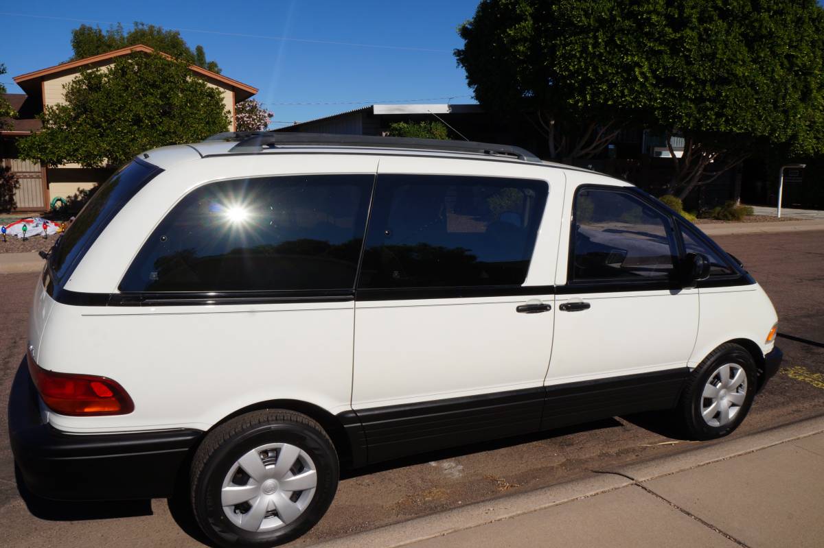 Toyota-previa-1995-white-8