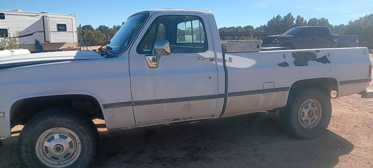 Toyota-pu-1985-white-1