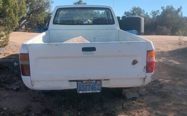 Toyota-pu-1985-white-4