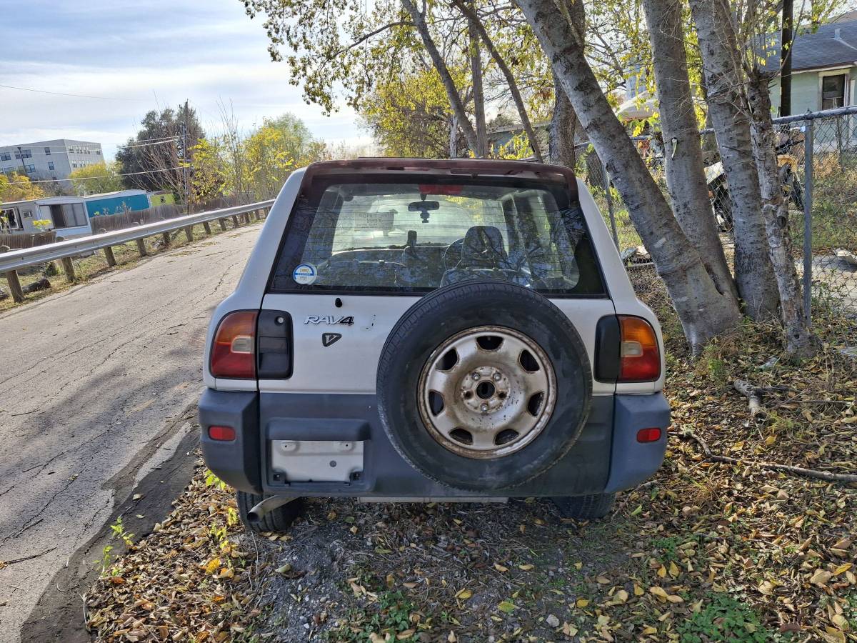 Toyota-rav4-awd-1995-silver-2
