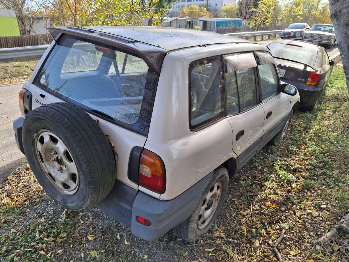 Toyota-rav4-awd-1995-silver-3