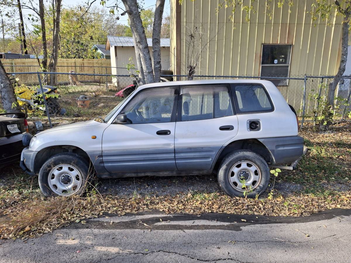Toyota-rav4-awd-1995-silver