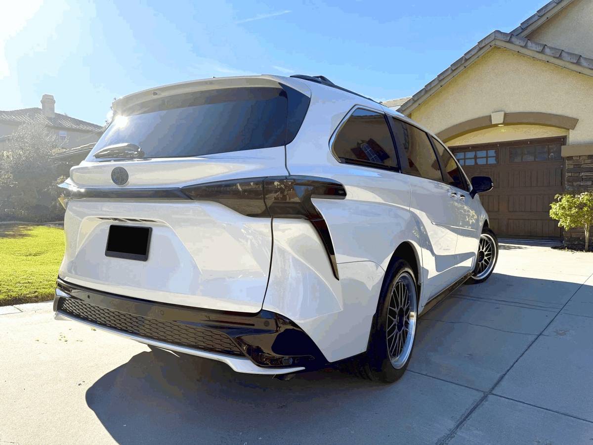 Toyota-sienna-xse-hybrid-1969-1