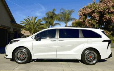 Toyota-sienna-xse-hybrid-1969