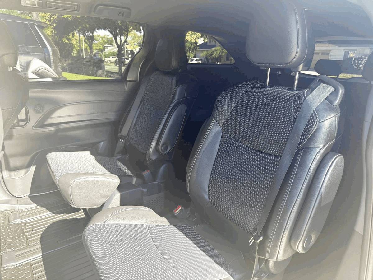 Toyota-sienna-xse-hybrid-1969-4