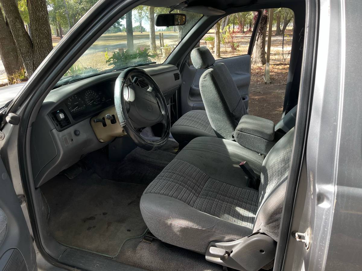 Toyota-t-100-1995-grey-2