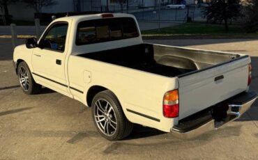 Toyota-tacoma-1995-white-1