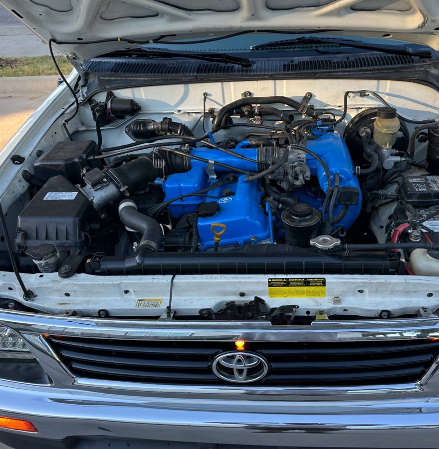 Toyota-tacoma-1995-white-4