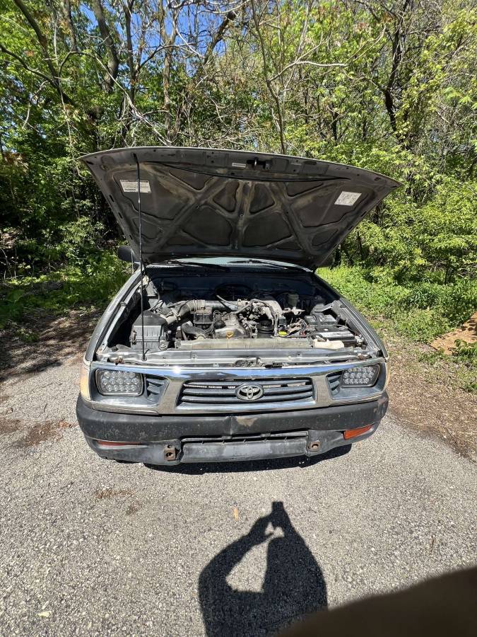 Toyota-tacoma-1996-grey-1