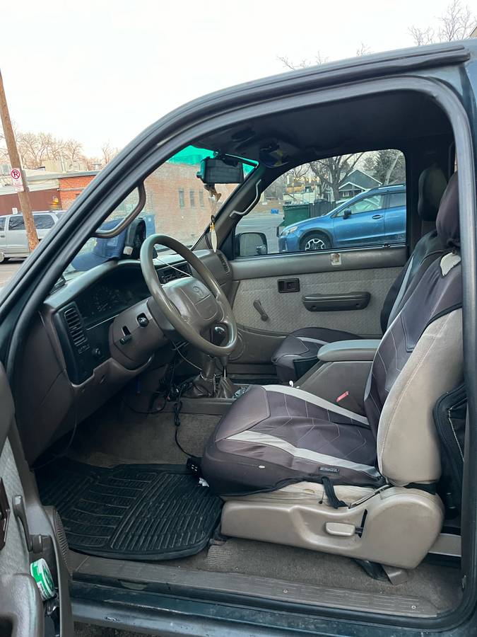 Toyota-tacoma-1996-grey-13