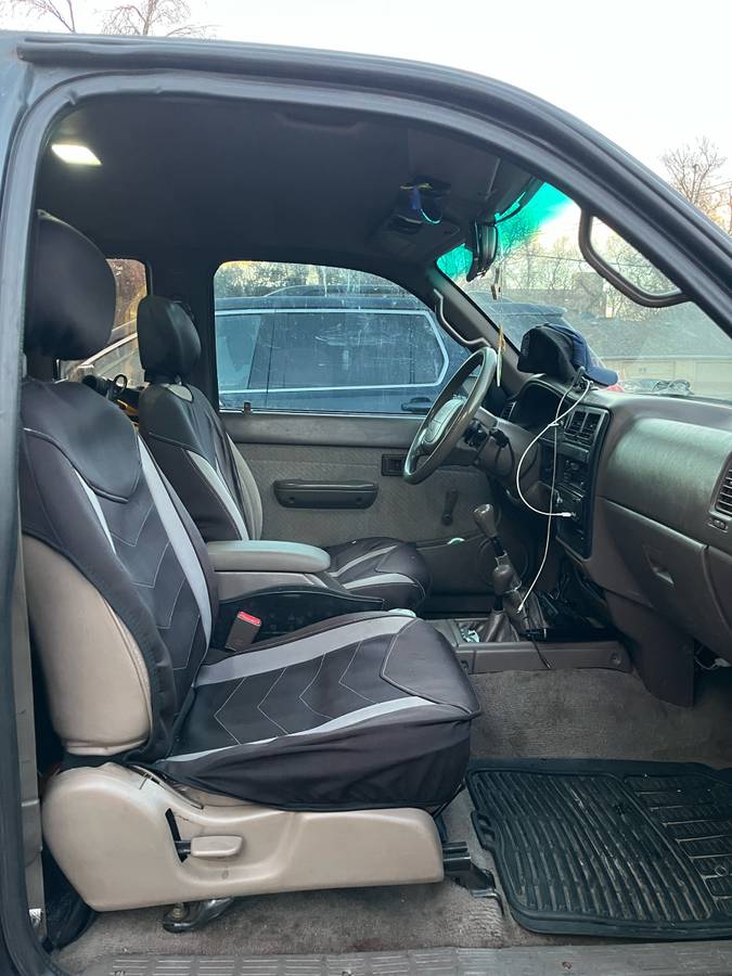 Toyota-tacoma-1996-grey-18