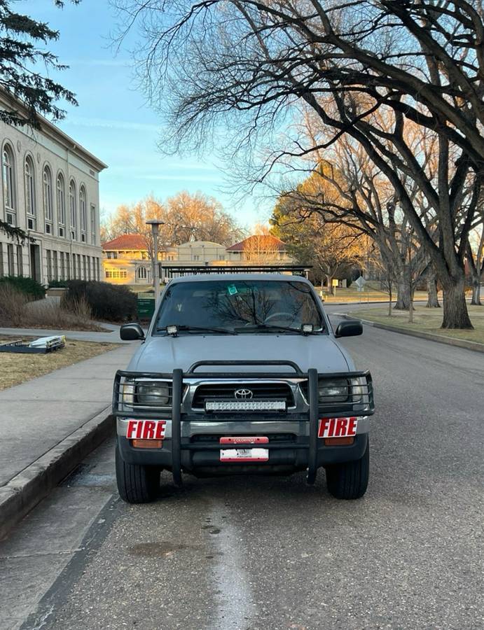 Toyota-tacoma-1996-grey-2