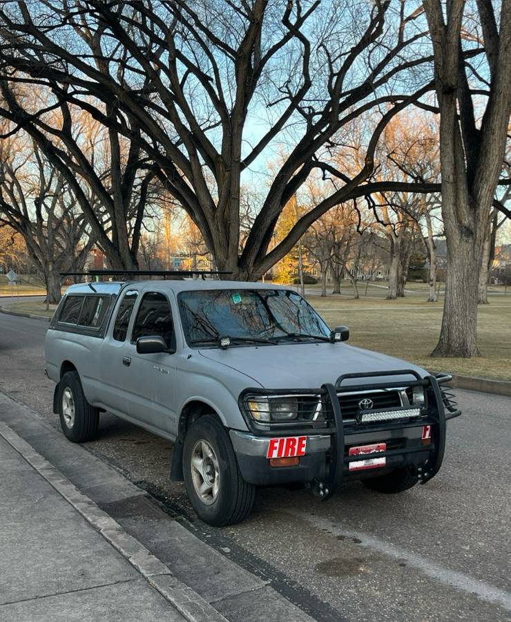 Toyota-tacoma-1996-grey-3