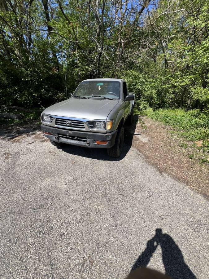 Toyota-tacoma-1996-grey-6