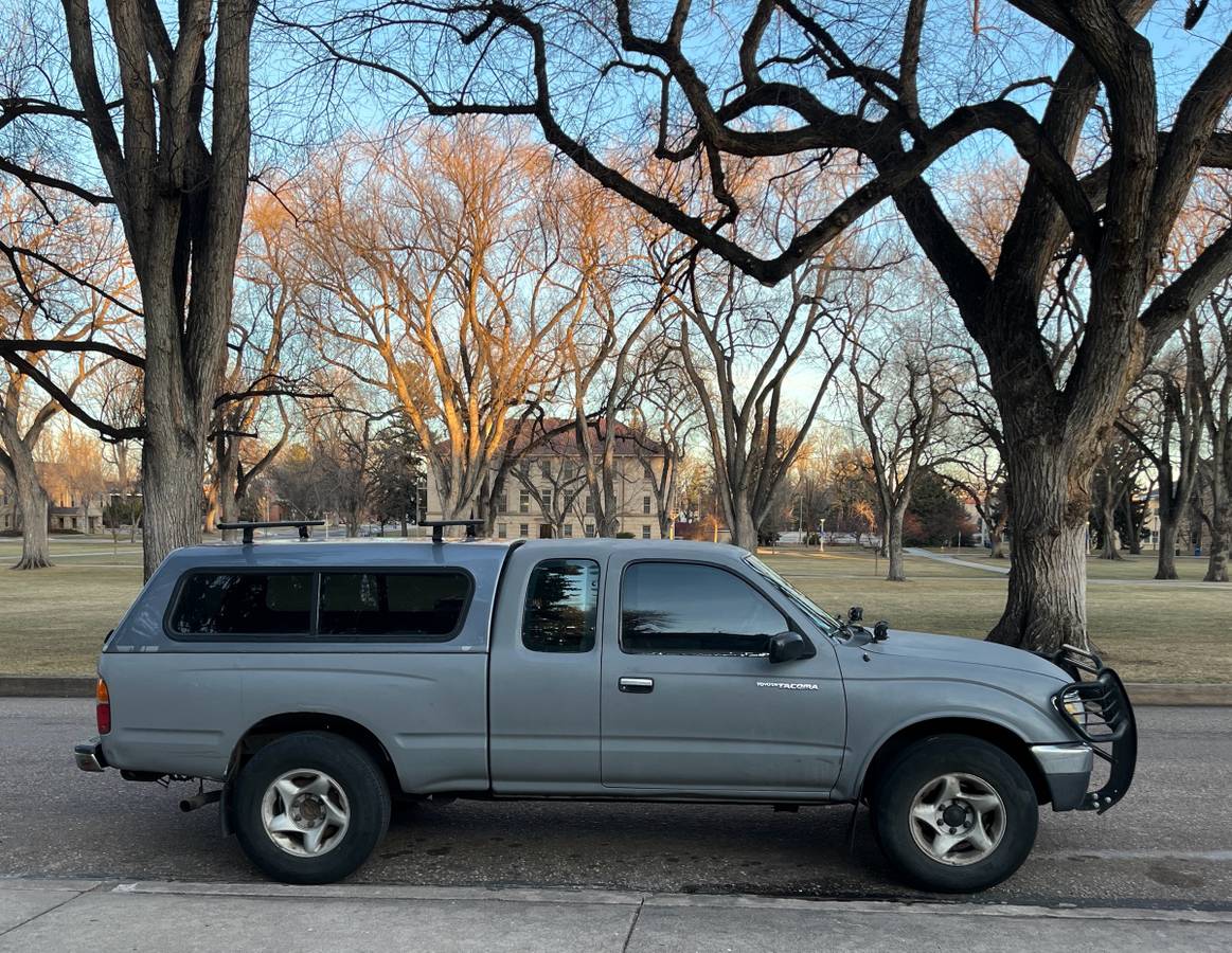 Toyota-tacoma-1996-grey