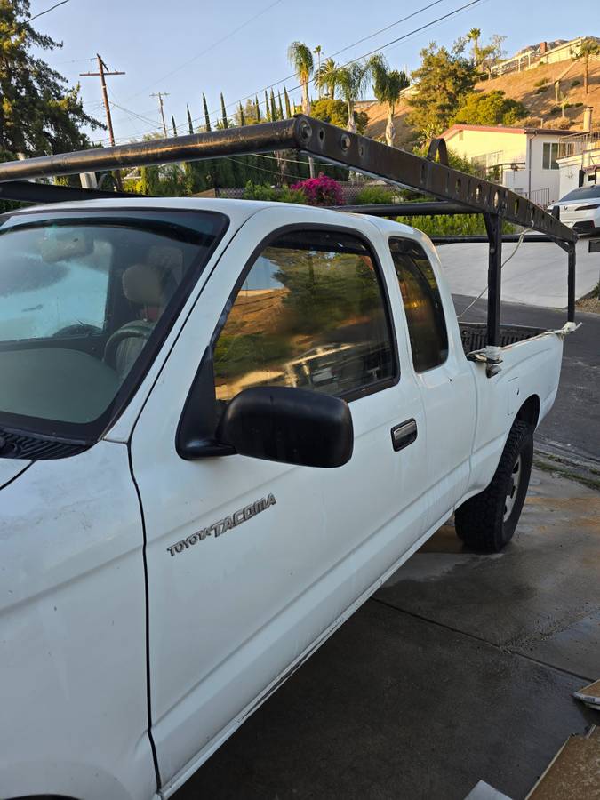 Toyota-tacoma-lx-1996-white-1