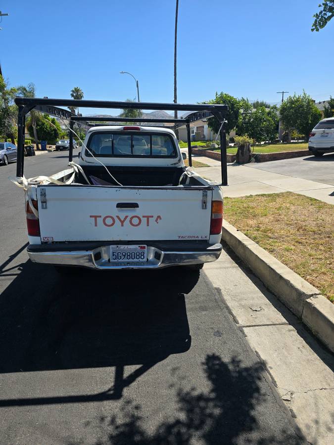Toyota-tacoma-lx-1996-white-4