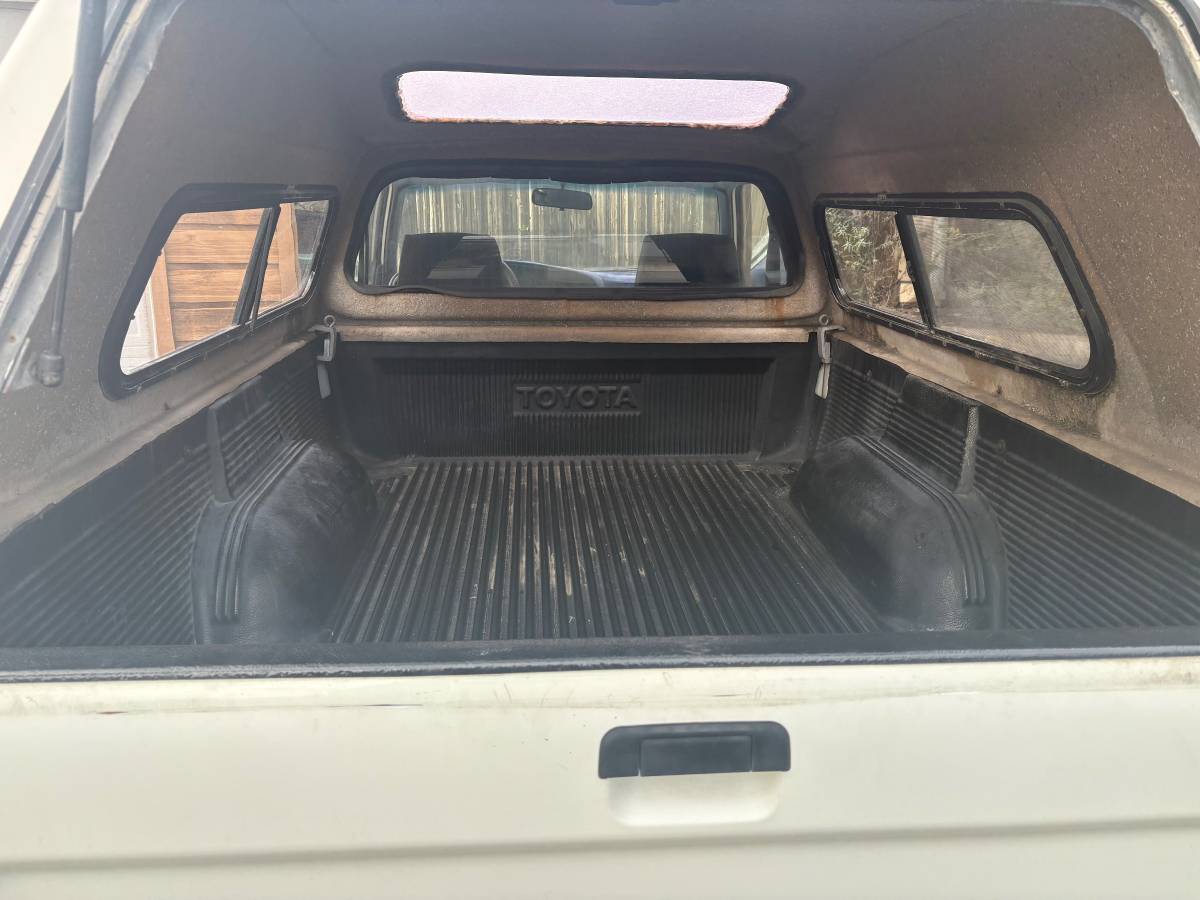 Toyota-tacoma-pickup-1993-10