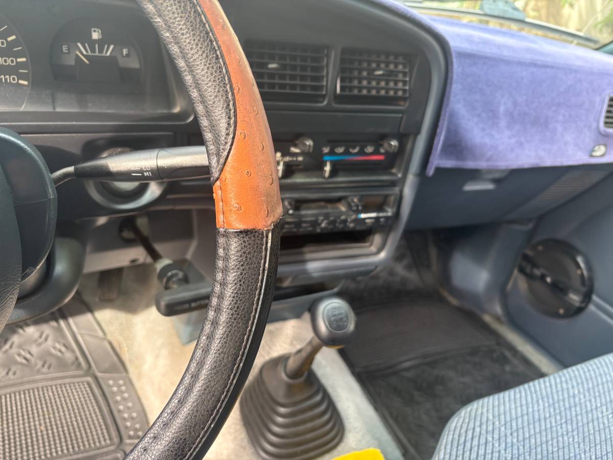 Toyota-tacoma-pickup-1993-11
