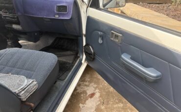 Toyota-tacoma-pickup-1993-12