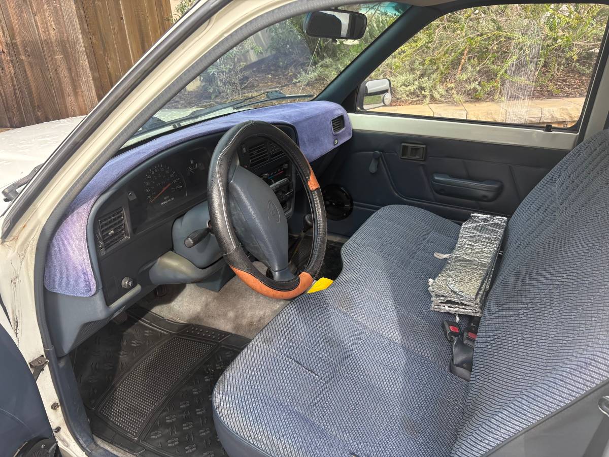 Toyota-tacoma-pickup-1993-2