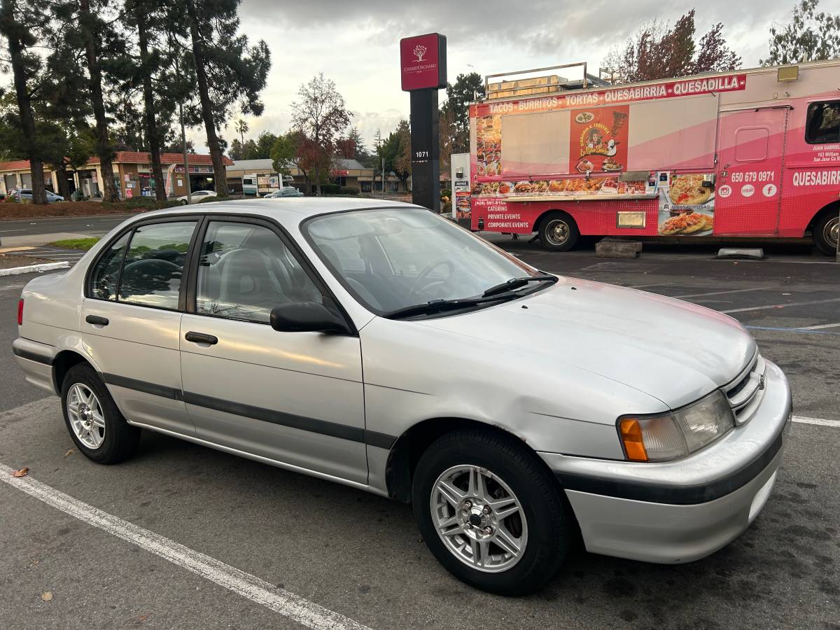 Toyota-tercel-1994-silver-1