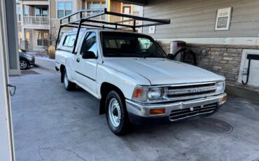 Toyota-truck-1990-white-2