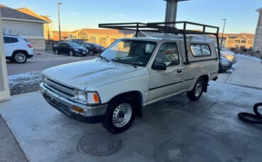 Toyota-truck-1990-white