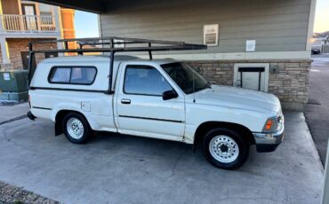 Toyota-truck-1990-white-4