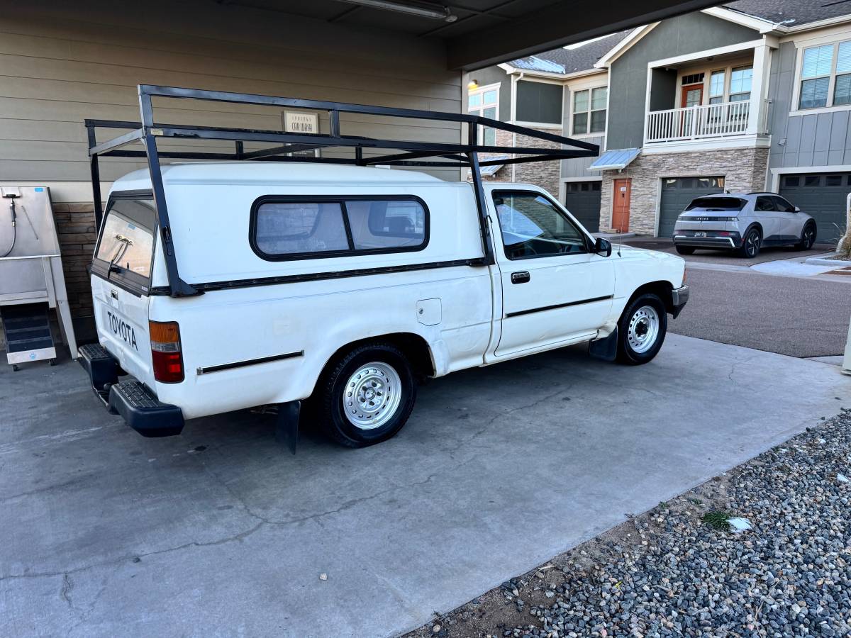 Toyota-truck-1990-white-5